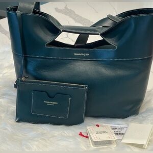 ✨ Alexander McQueen Large Bow Tote – Like New, Long Strap + Interior Pouch ✨